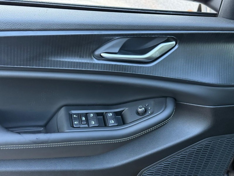 Jeep Grand Cherokee Vehicle Image 14