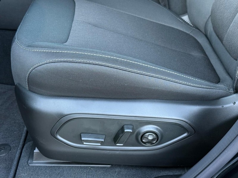 Jeep Grand Cherokee Vehicle Image 16