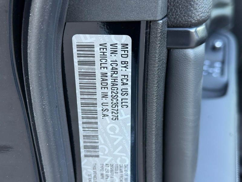 Jeep Grand Cherokee Vehicle Image 19