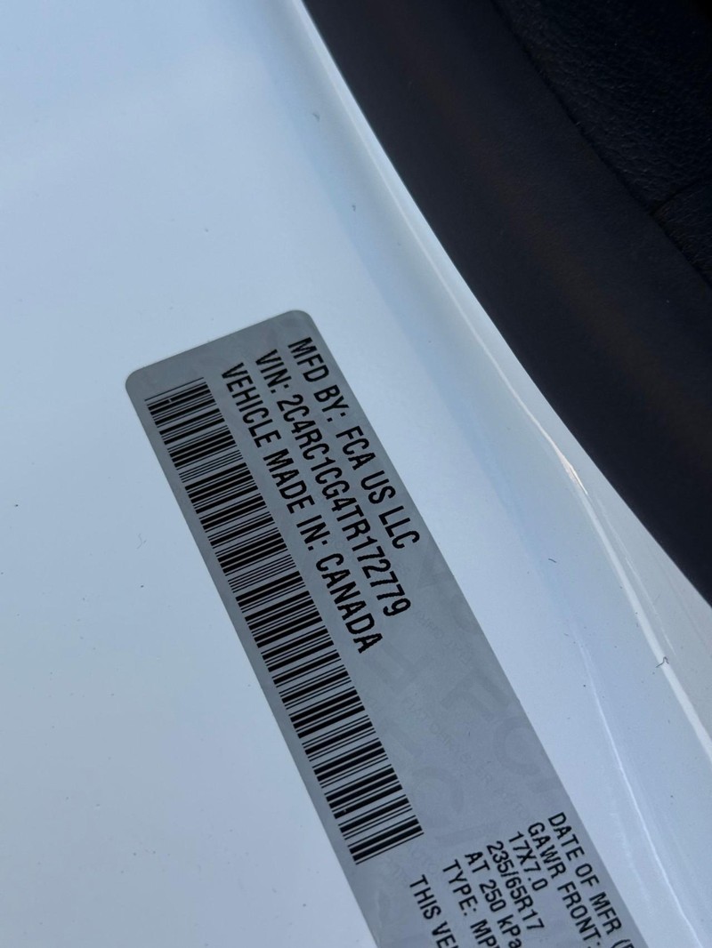 Chrysler Voyager Vehicle Full-screen Gallery Image 17