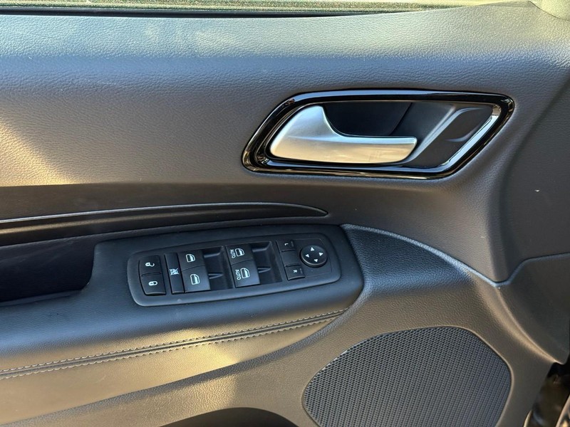 Dodge Durango Vehicle Full-screen Gallery Image 9