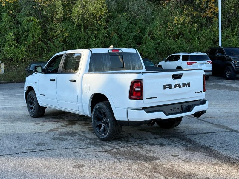 Ram 1500 Vehicle Full-screen Gallery Image 3