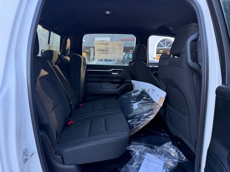 Ram 1500 Vehicle Full-screen Gallery Image 5