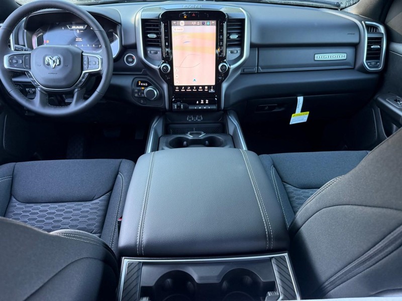 Ram 1500 Vehicle Full-screen Gallery Image 6