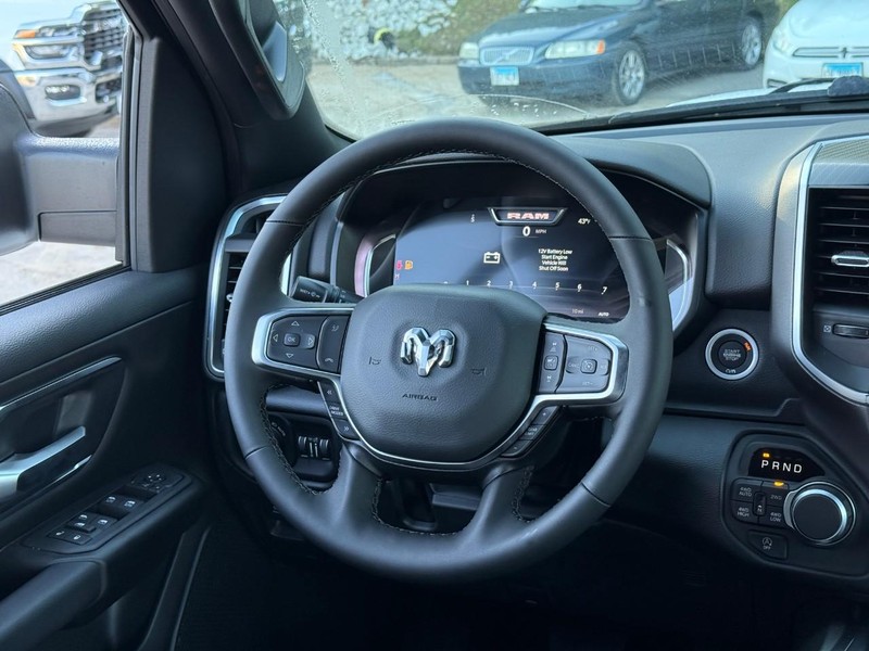 Ram 1500 Vehicle Full-screen Gallery Image 7