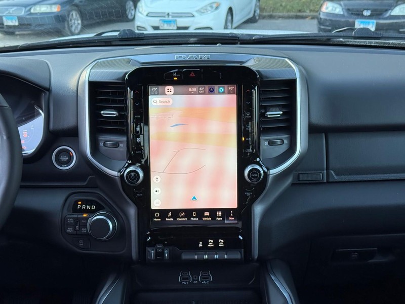 Ram 1500 Vehicle Full-screen Gallery Image 8