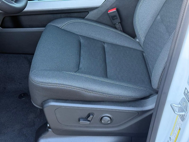 Ram 1500 Vehicle Full-screen Gallery Image 11