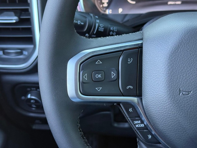 Ram 1500 Vehicle Full-screen Gallery Image 13