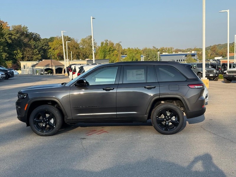 Jeep Grand Cherokee Vehicle Image 03