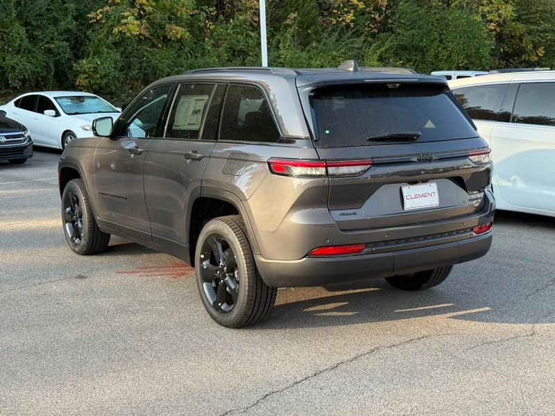 Jeep Grand Cherokee Vehicle Image 04