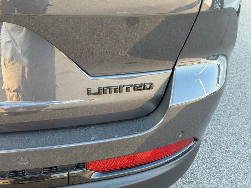 Jeep Grand Cherokee Vehicle Image 07