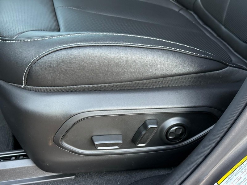 Jeep Grand Cherokee Vehicle Image 18