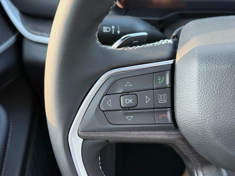 Jeep Grand Cherokee Vehicle Image 19