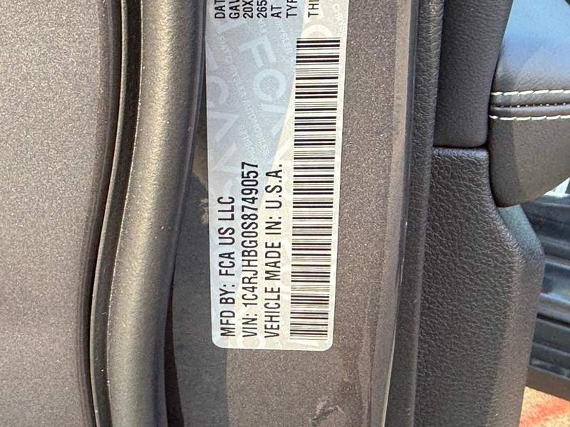 Jeep Grand Cherokee Vehicle Image 24