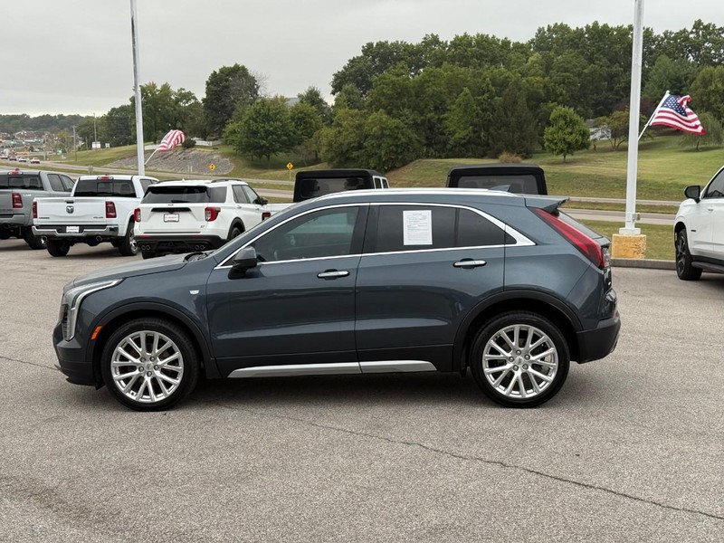 Cadillac XT4 Vehicle Full-screen Gallery Image 2