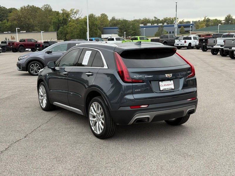 Cadillac XT4 Vehicle Full-screen Gallery Image 3