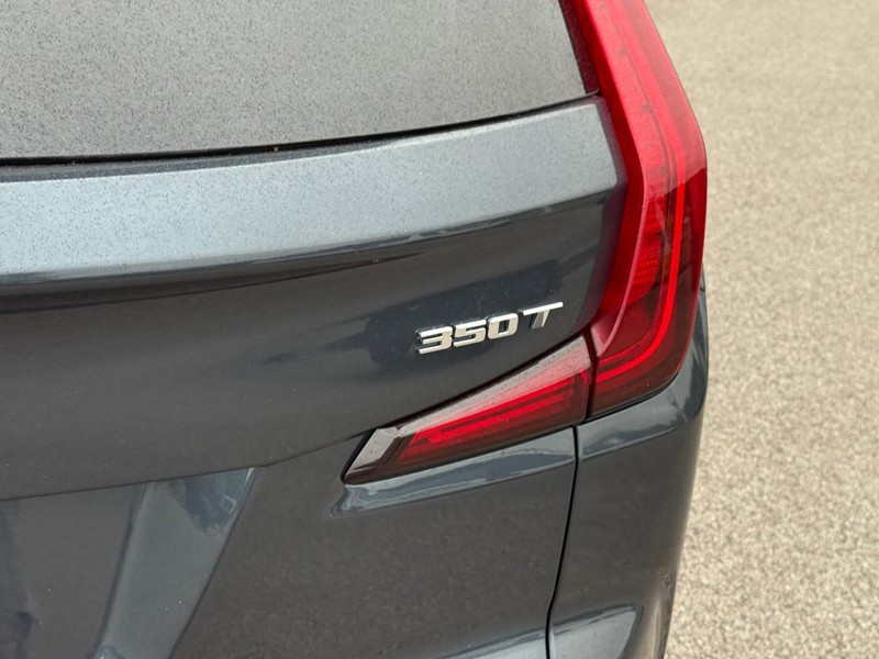 Cadillac XT4 Vehicle Full-screen Gallery Image 5