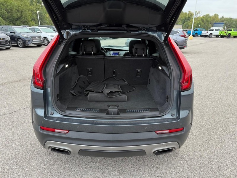 Cadillac XT4 Vehicle Full-screen Gallery Image 7