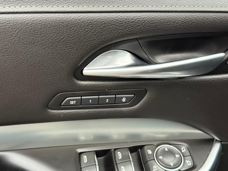 Cadillac XT4 Vehicle Full-screen Gallery Image 17