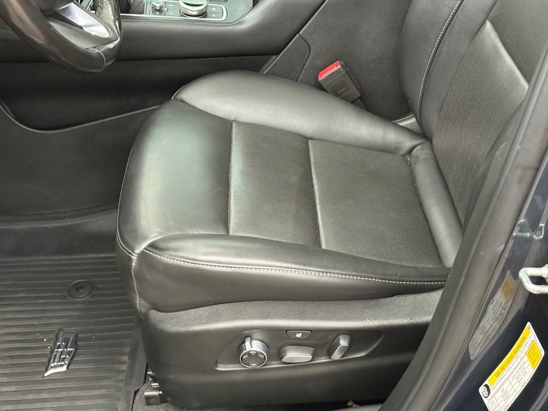 Cadillac XT4 Vehicle Full-screen Gallery Image 18