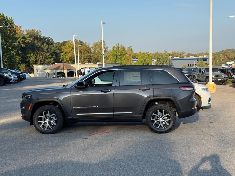 Jeep Grand Cherokee Vehicle Image 03