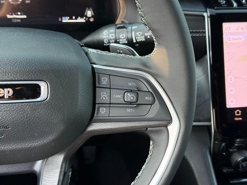 Jeep Grand Cherokee Vehicle Image 19