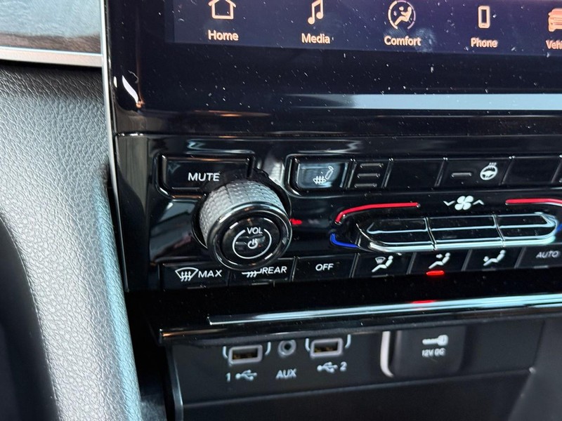 Jeep Grand Cherokee Vehicle Image 21