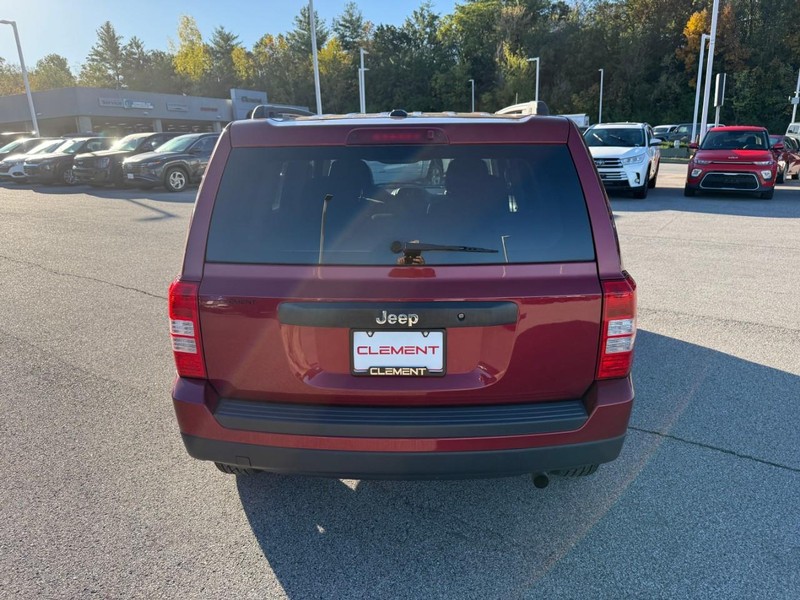 Jeep Patriot Vehicle Image 08