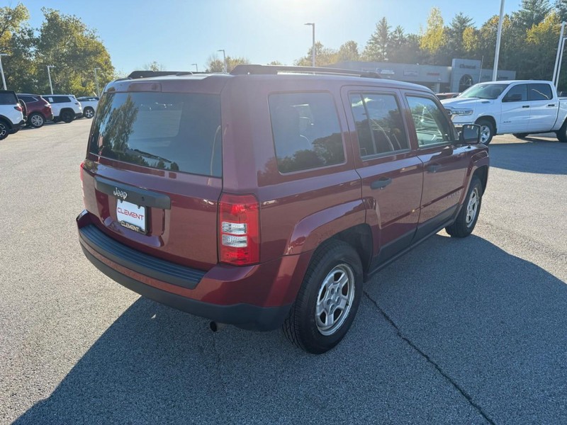 Jeep Patriot Vehicle Image 09