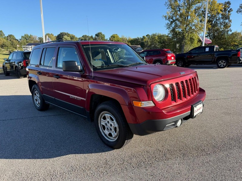 Jeep Patriot Vehicle Image 11