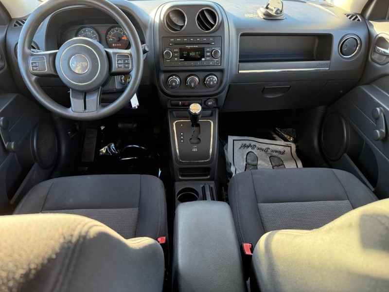 Jeep Patriot Vehicle Image 14