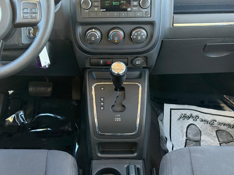 Jeep Patriot Vehicle Image 18