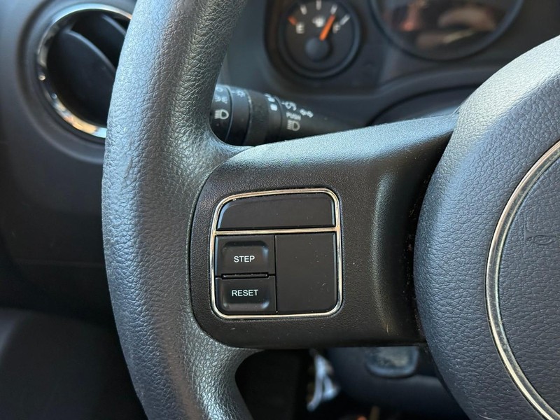 Jeep Patriot Vehicle Image 23