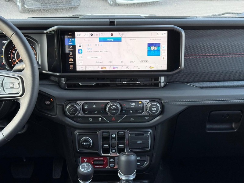 Jeep Gladiator Vehicle Image 11