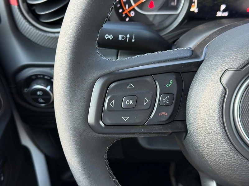 Jeep Gladiator Vehicle Image 16