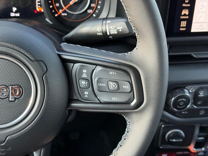 Jeep Gladiator Vehicle Image 17