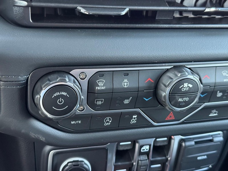 Jeep Gladiator Vehicle Image 19