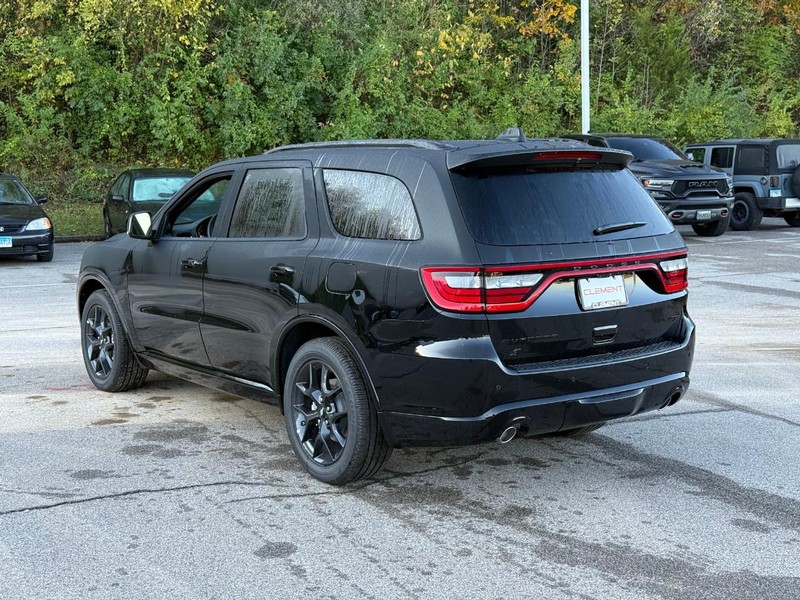Dodge Durango Vehicle Full-screen Gallery Image 3