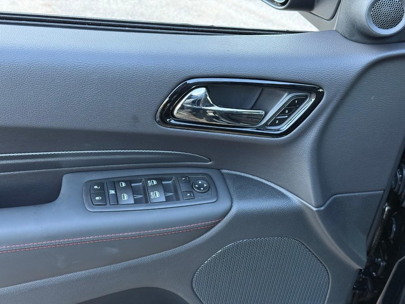 Dodge Durango Vehicle Full-screen Gallery Image 12