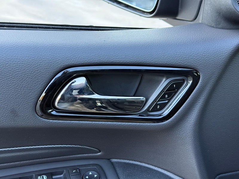 Dodge Durango Vehicle Full-screen Gallery Image 13