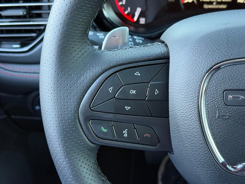 Dodge Durango Vehicle Full-screen Gallery Image 16