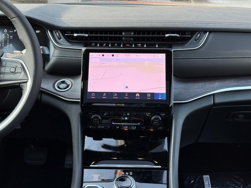 Jeep Grand Cherokee L Vehicle Image 12