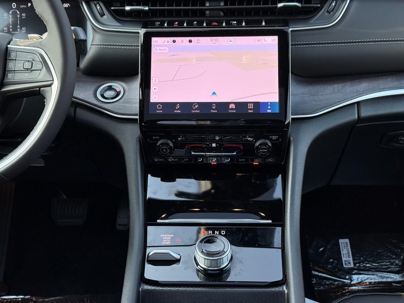 Jeep Grand Cherokee L Vehicle Image 13