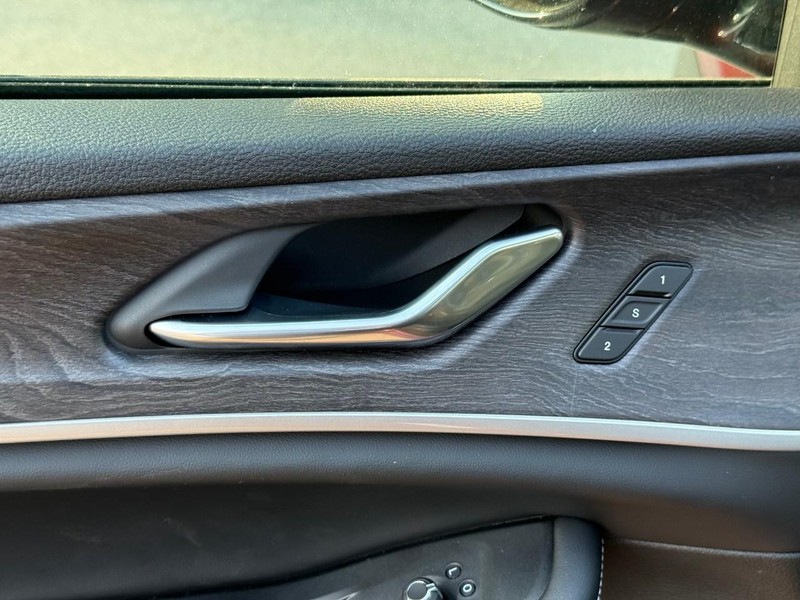 Jeep Grand Cherokee L Vehicle Image 16