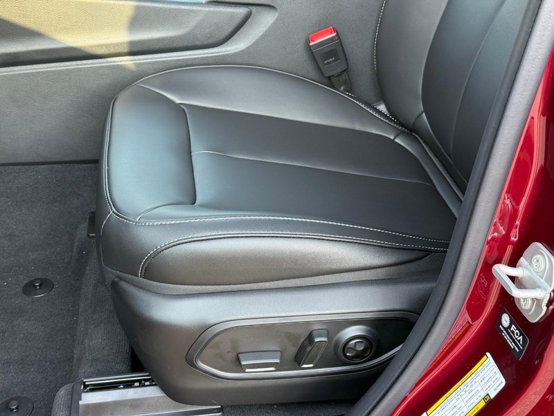 Jeep Grand Cherokee L Vehicle Image 17