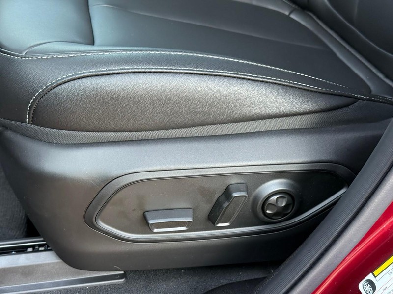 Jeep Grand Cherokee L Vehicle Image 18