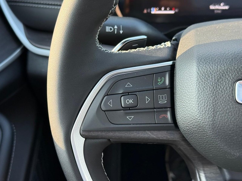 Jeep Grand Cherokee L Vehicle Image 19