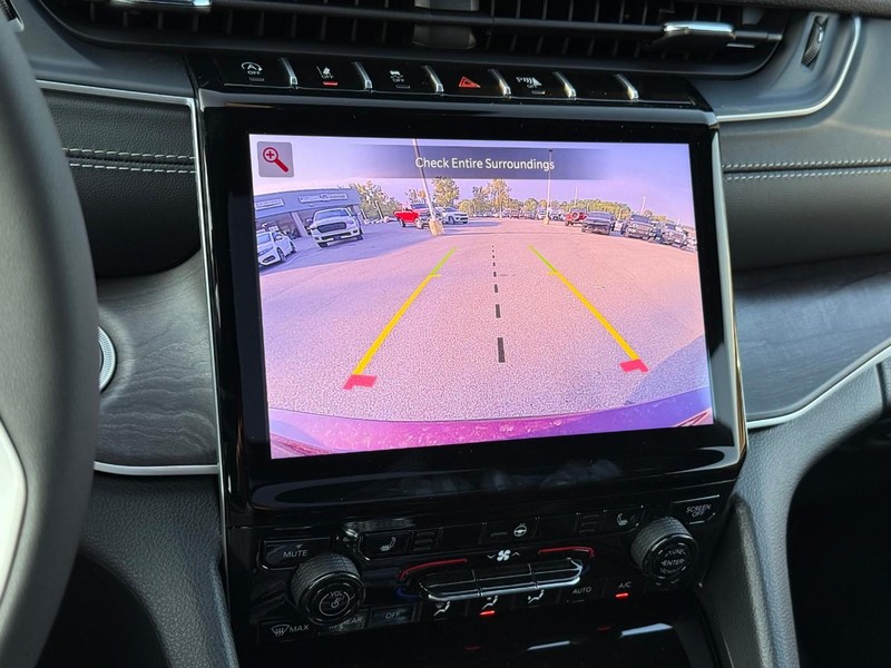 Jeep Grand Cherokee L Vehicle Image 22