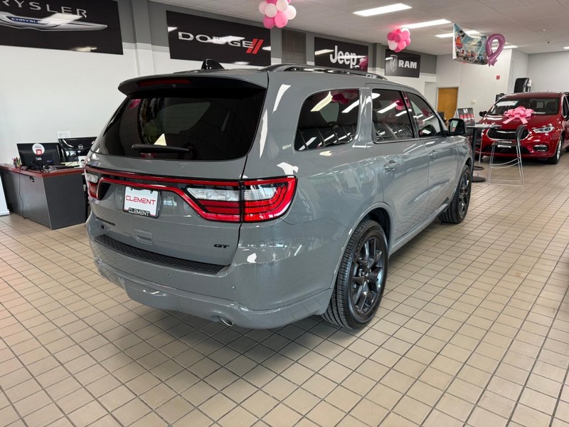 Dodge Durango Vehicle Full-screen Gallery Image 3