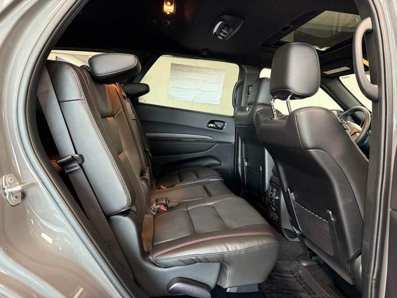 Dodge Durango Vehicle Full-screen Gallery Image 5